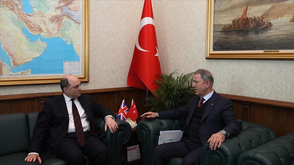 Hulusi Akar a purtat o convorbire telefonică cu omologul său britanic
