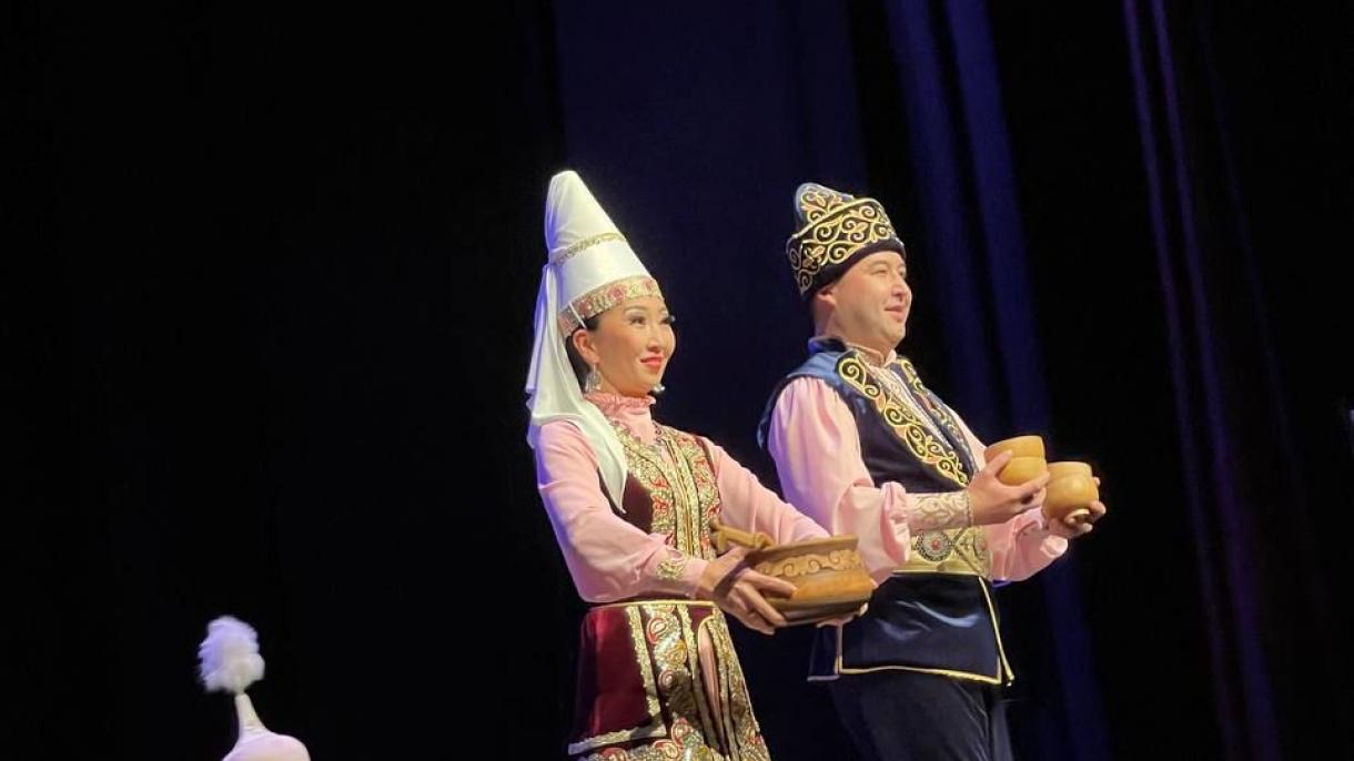 Kazakistan_konser_kazakça_Köktuğ