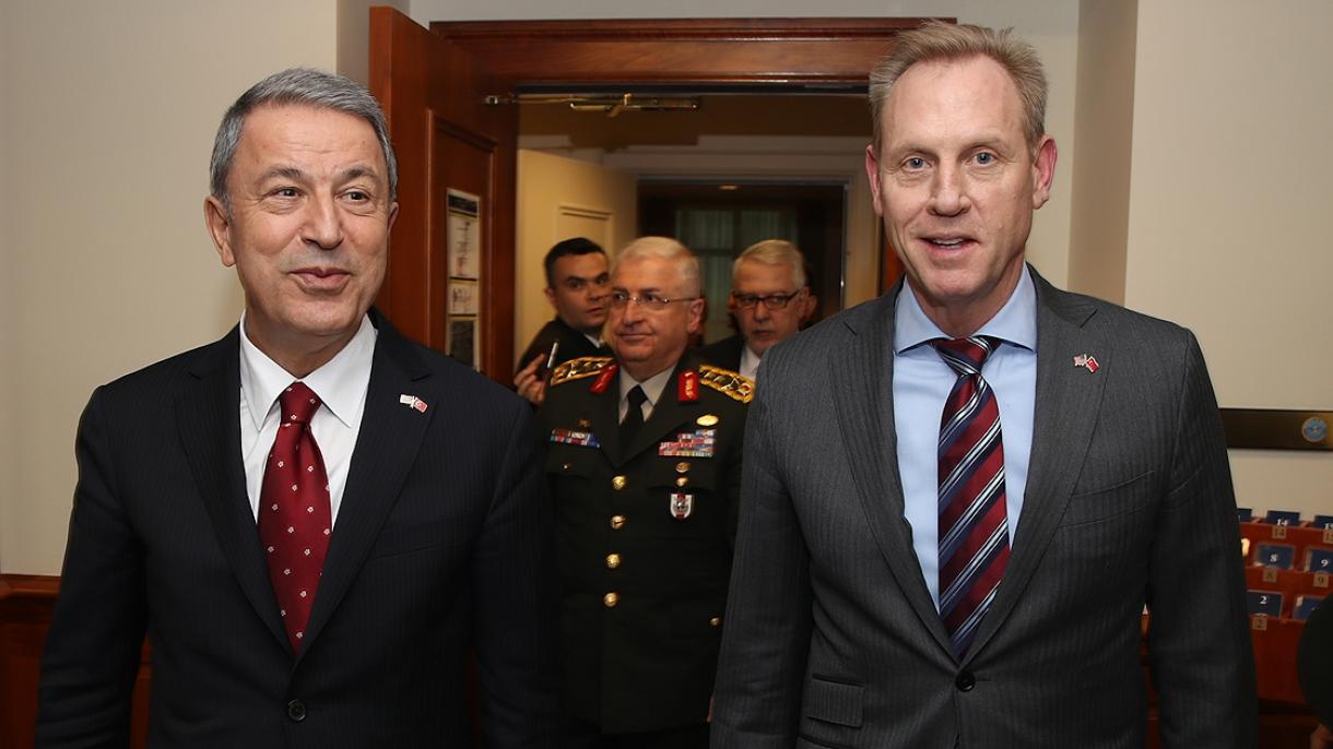 Ministros da Defesa da Turquia e dos EUA enfatizam a importância da cooperação militar
