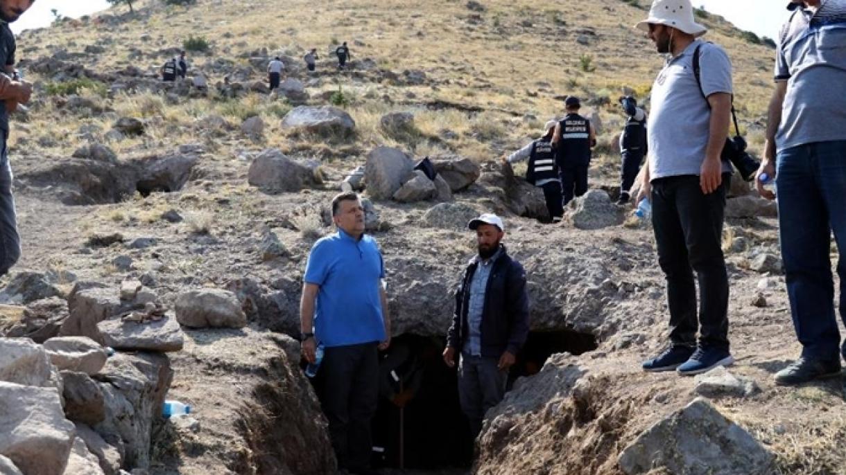 Takkeli Dağda 35 qaya məzarı