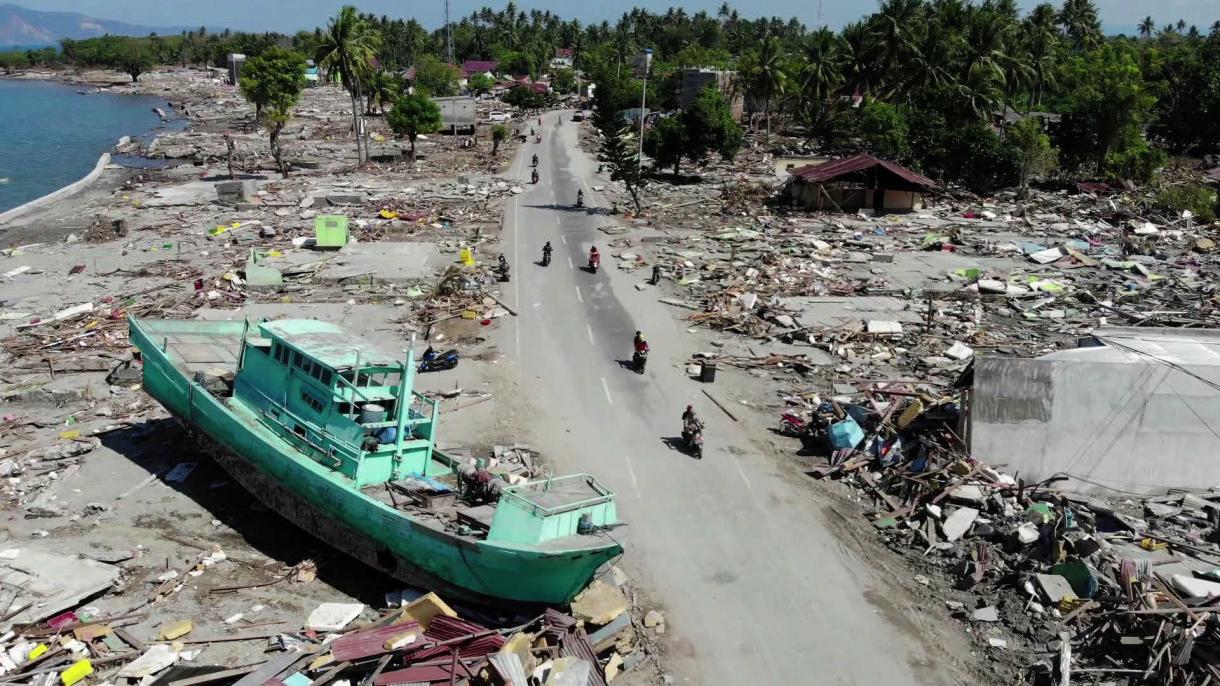 endonezya tsunami palu
