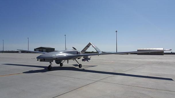 Le drone armé des Forces armées turques, Bayraktar TB2 détruit la cible avec précision