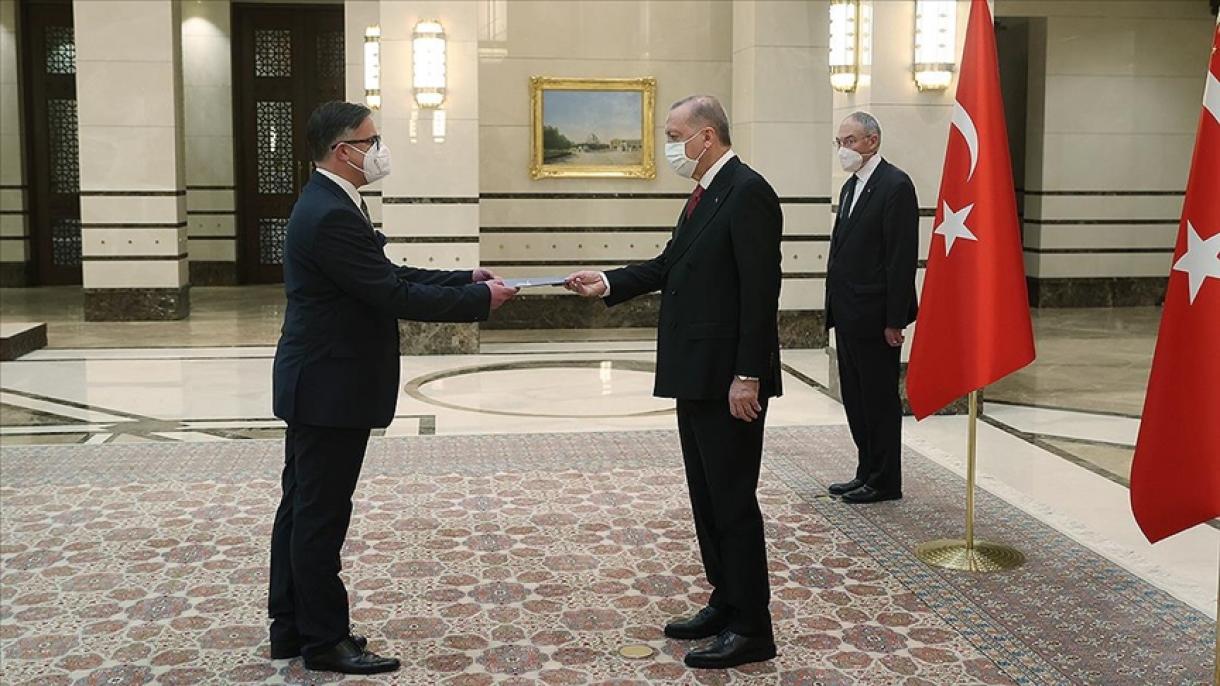 Претседателот Ердоган ги прими новоназначените амбасадори на Романија и Доманиканската Република
