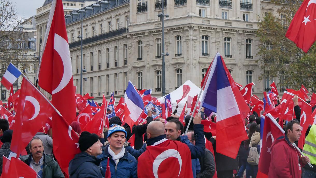 Parižde terrora garşy miting guraldy