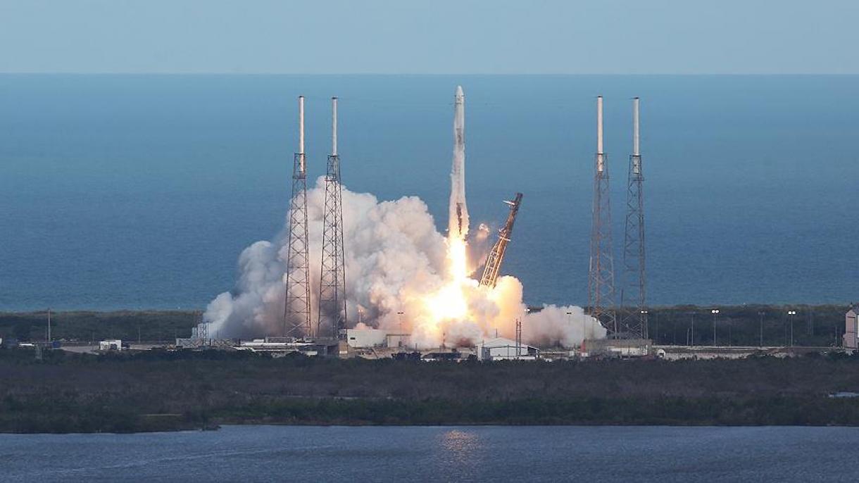 SpaceX lanza a la EEI la cápsula de carga Dragón