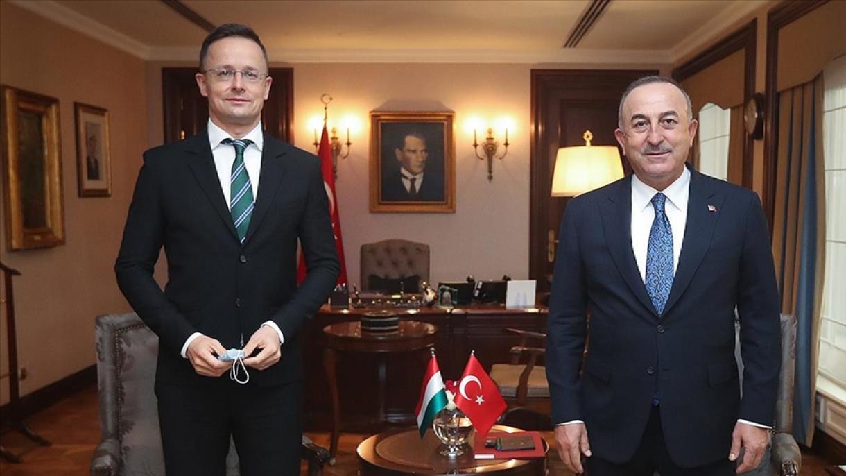 Cavusoglu: "Nous ne pouvons résoudre les problèmes avec l'UE que par le dialogue et la diplomatie"