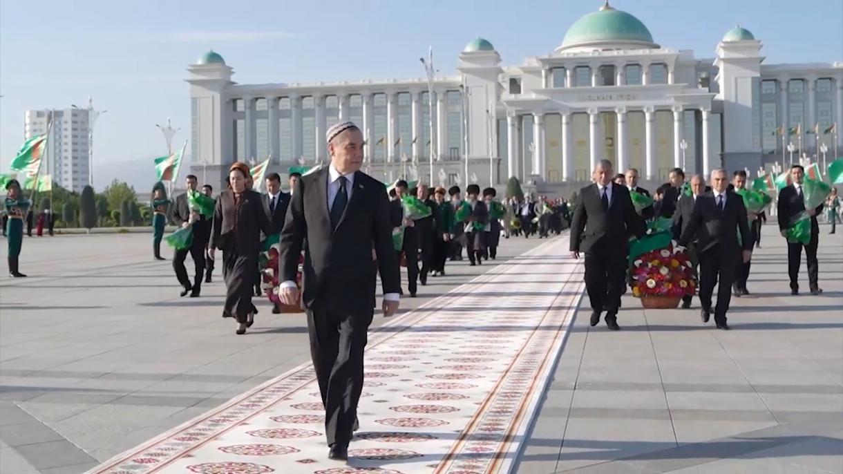 Aşkabat'ta Anayasa'nın Kabulü ve Milli Bayrak Günü Kutlandı (8).jpg