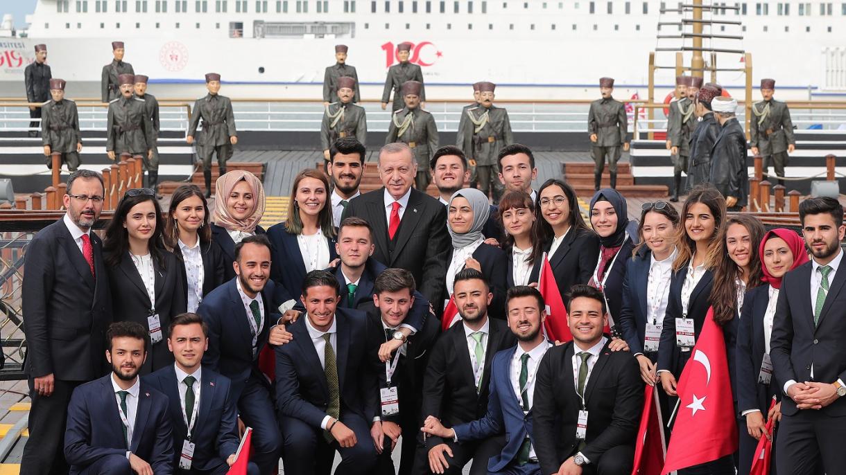 O presidente Erdogan confia na Juventude Turca no Centenário da Luta Nacional