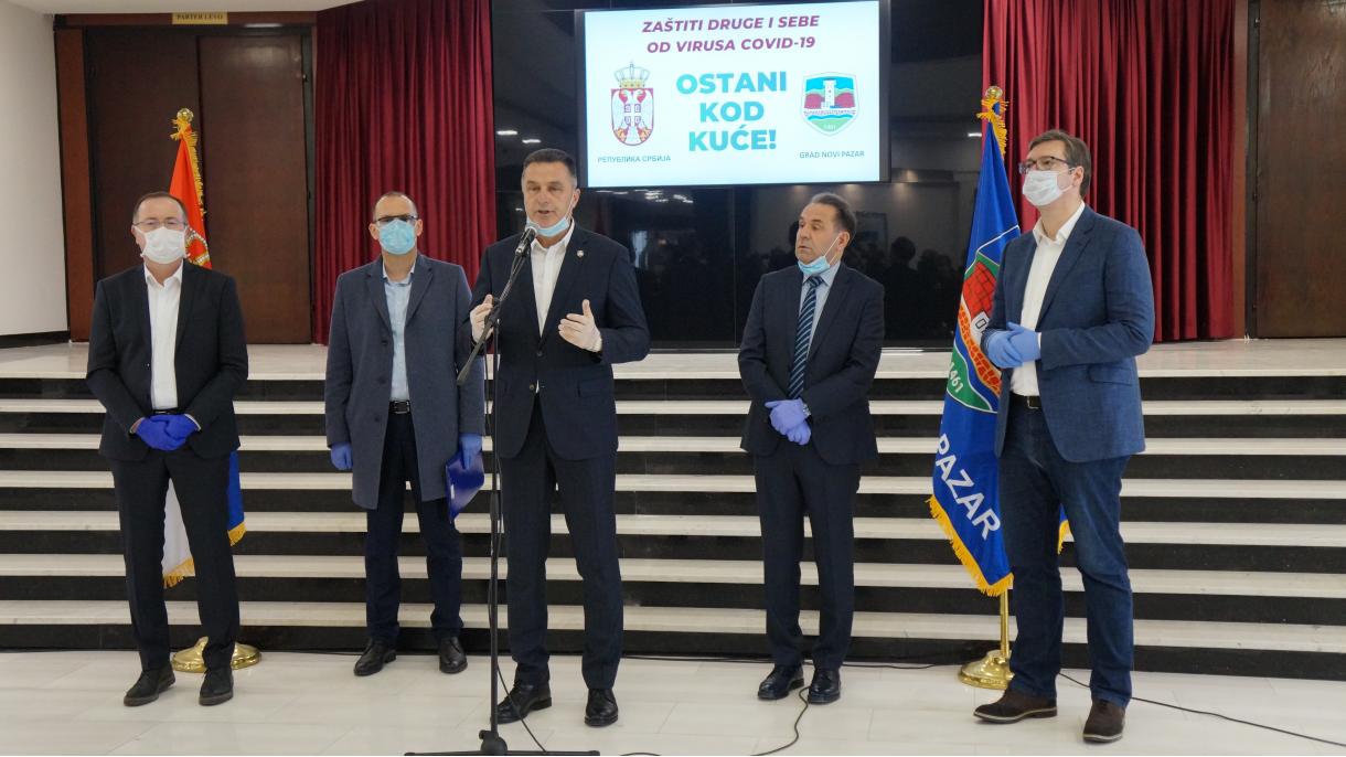 Od COVID-19 oboljele 22 osobe: Vučić uručio 13 respiratora bolnici u Novom Pazaru