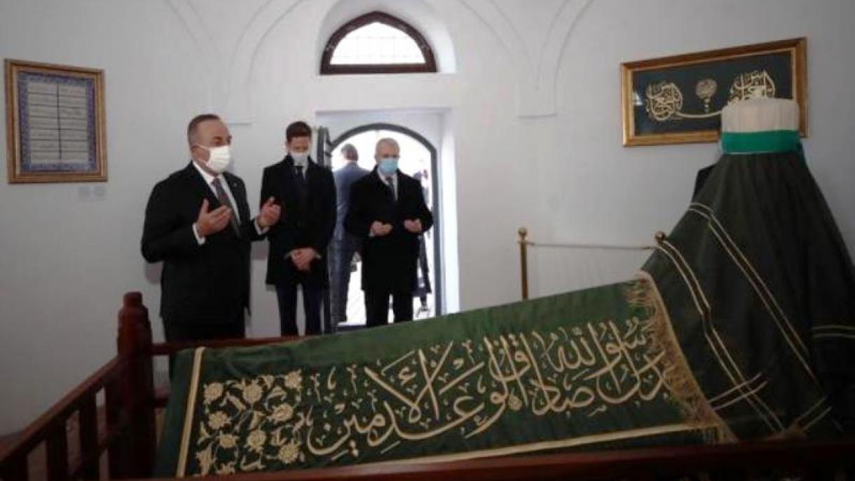 وزیر خارجه ترکیه از آرامگاه "گل بابا" دیدن کرد