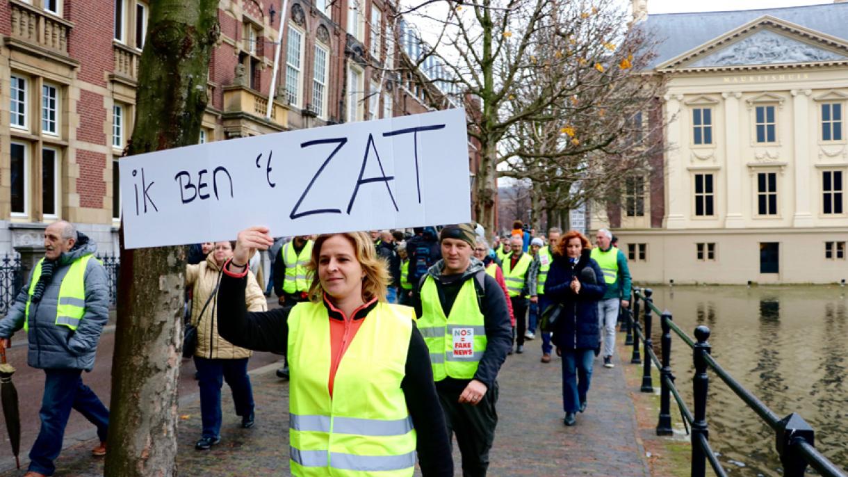 hollanda sari yelekliler1.jpg