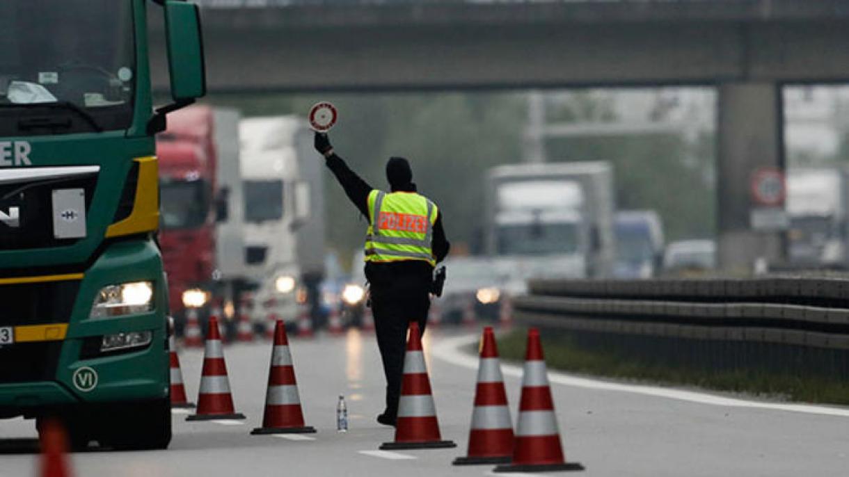 Austria alargará 6 meses más los controles fronterizos con Eslovenia y Hungría
