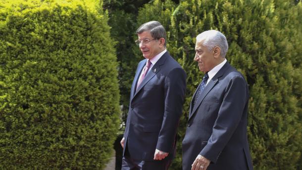 Le Premier ministre Davutoglu est en Jordanie...
