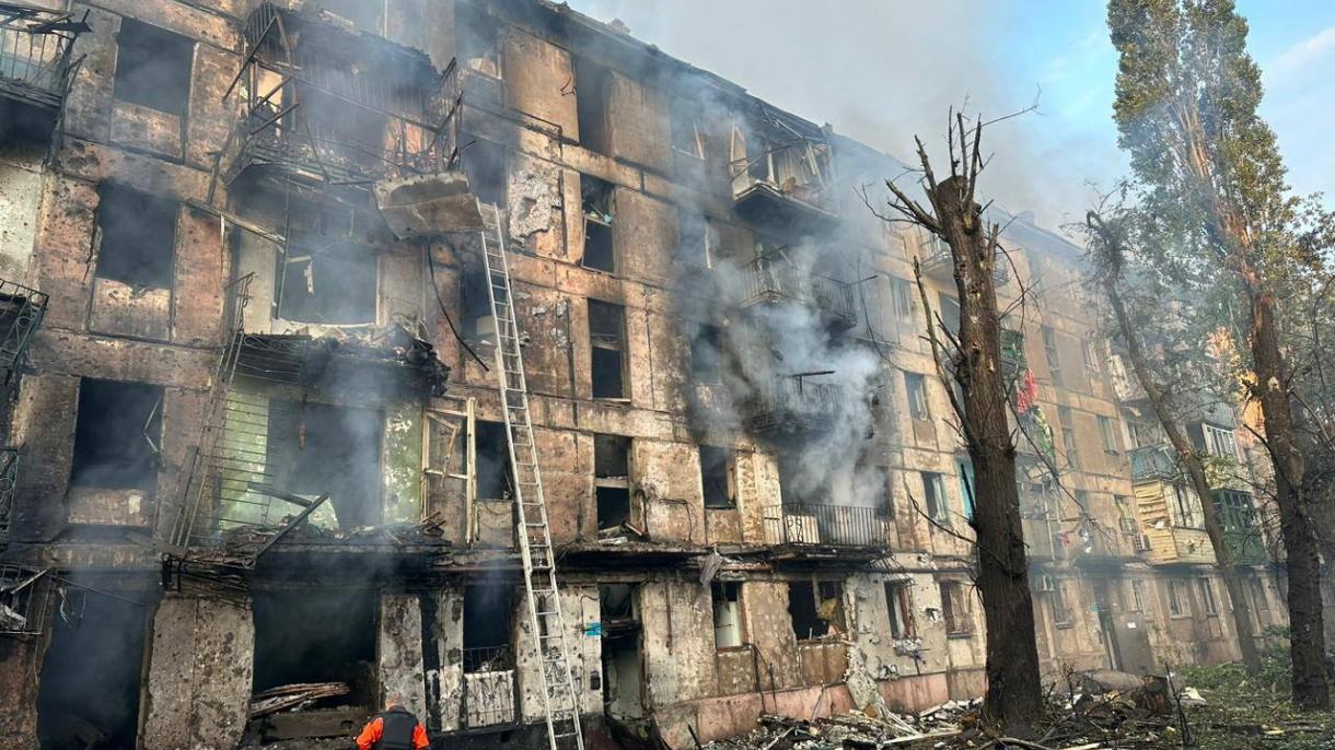 Rusiya Ukraynanın Krivoy Roq şəhərindəki yaşayış binasını vurdu: ölən və yaralanan var