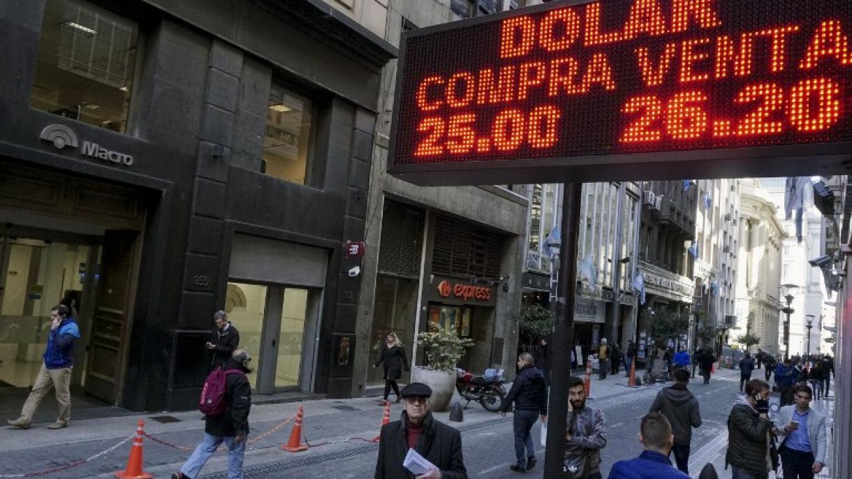 Un paro general desafía al FMI en Argentina antes de inminente huelga general