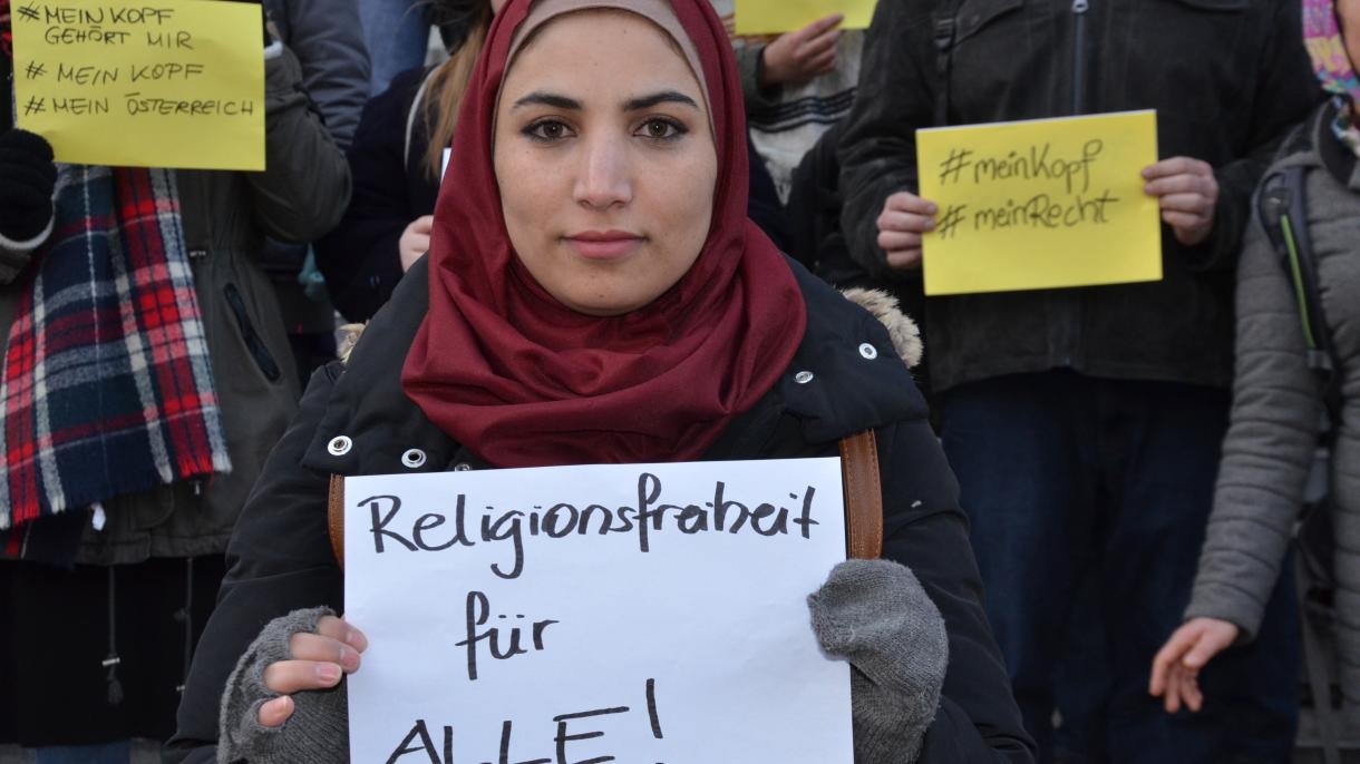 آسٹریا میں حجاب پر پابندی کی تجویز احتجاج کا باعث بن گئی