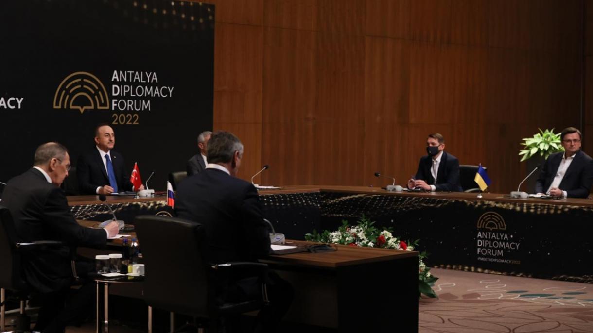 Comienza la Reunión Tripartita Turquía-Rusia-Ucrania en Antalya