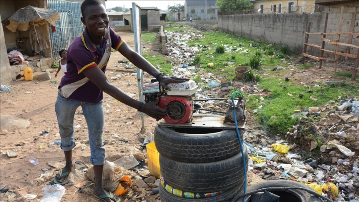 Un 60% de la población del pueblo nigeriano no puede utilizar la electricidad