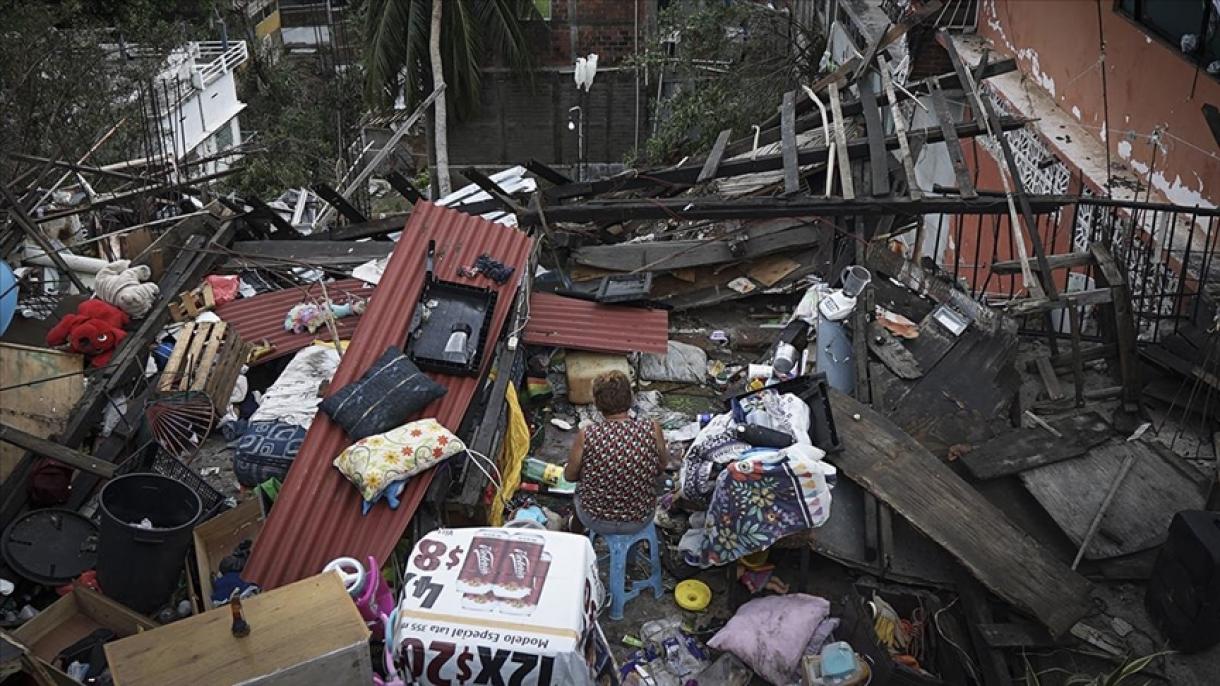 墨西哥南部旅游城市遭受奥蒂斯飓风侵袭