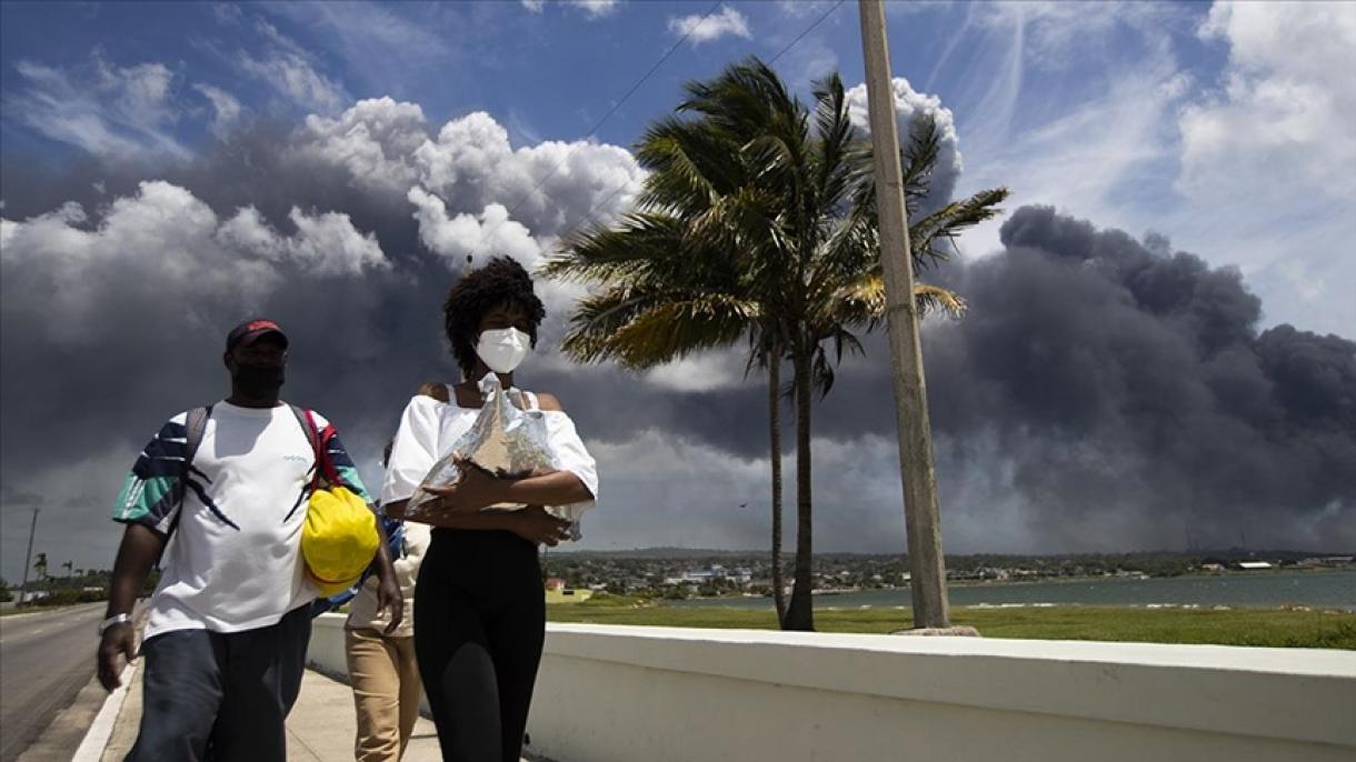 Sigue incontrolable el incendio desatado tras explosiones en tanques de combustible en Cuba