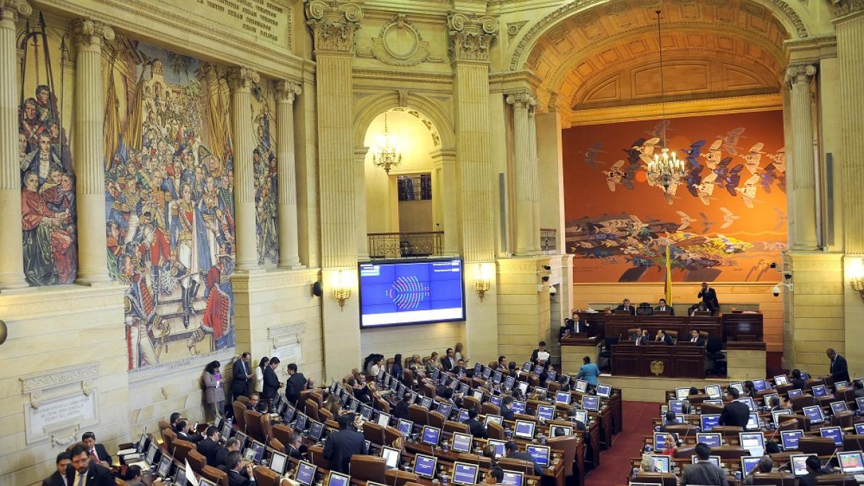 Por mayoría absoluta, Cámara colombiana aprueba el acuerdo de paz con las FARC