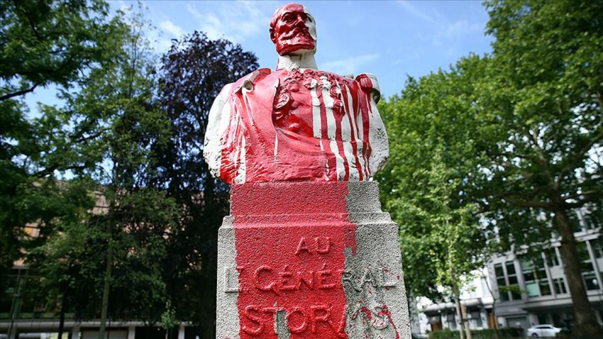 تخریب مجسمه‌های مربوط به دوره استعماری بلژیک توسط معترضان