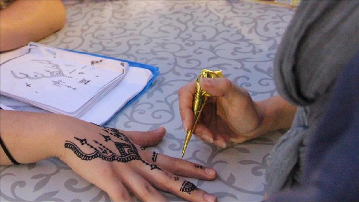 هنر خالکوبی با حنا در نوشهر ترکیه