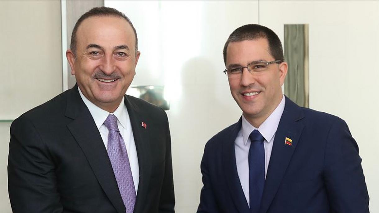 Çavuşoğlu confirma colaboración política con Venezuela en conversación con su homólogo
