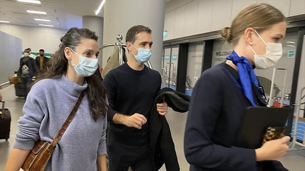 Actor de serie "La Casa de Papel" llega a Turquía para promover su nuevo libro