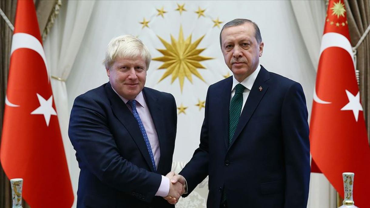 د ترکیې ولسمشر رجب طیب اردوغان د انګلستان د لومړي وزیر بوریس جانسن سره ټیلیفوني خبرې وکړې.