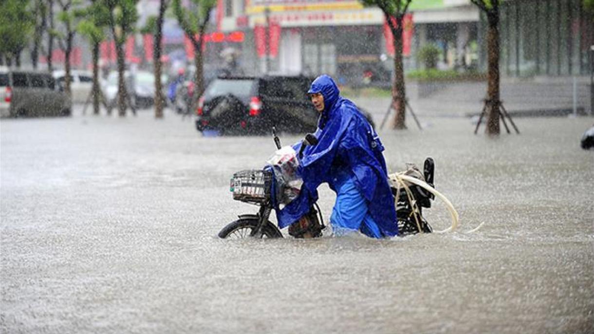 中国中部陕西省暴雨引发洪灾