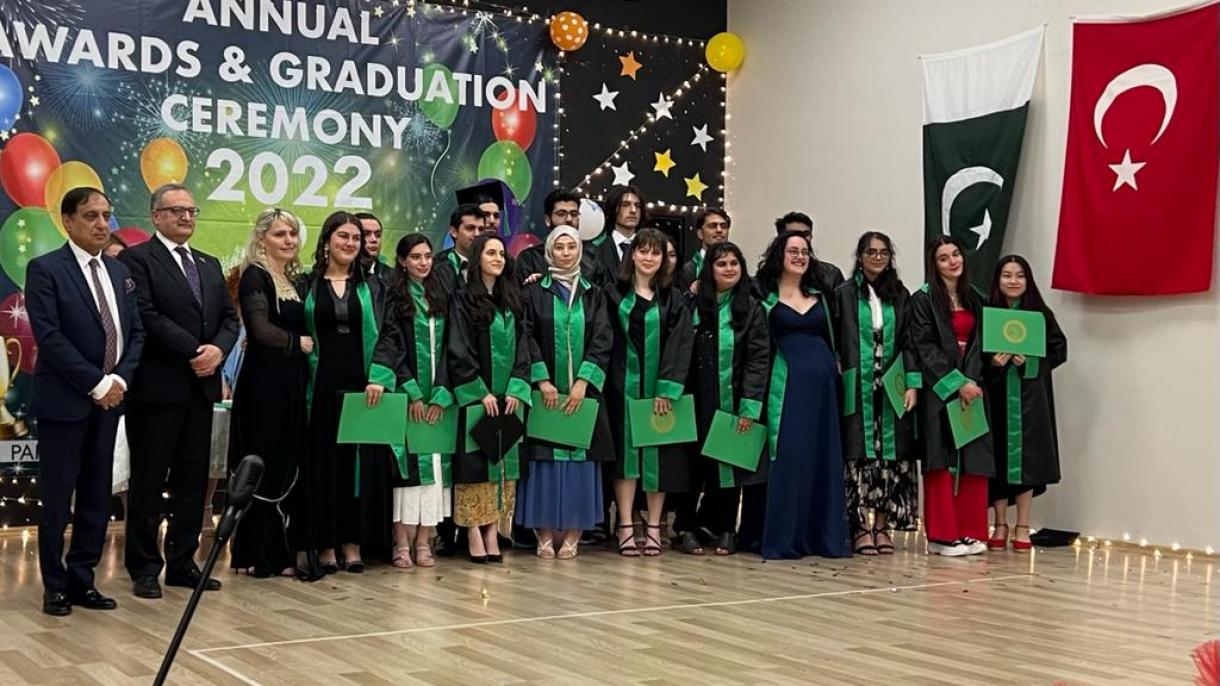 انقرہ پاکستان انٹرنیشنل اسکول میں دنیا کے مختلف ممالک کے طلباء کی گریجویشن پر رنگا رنگ تقریب