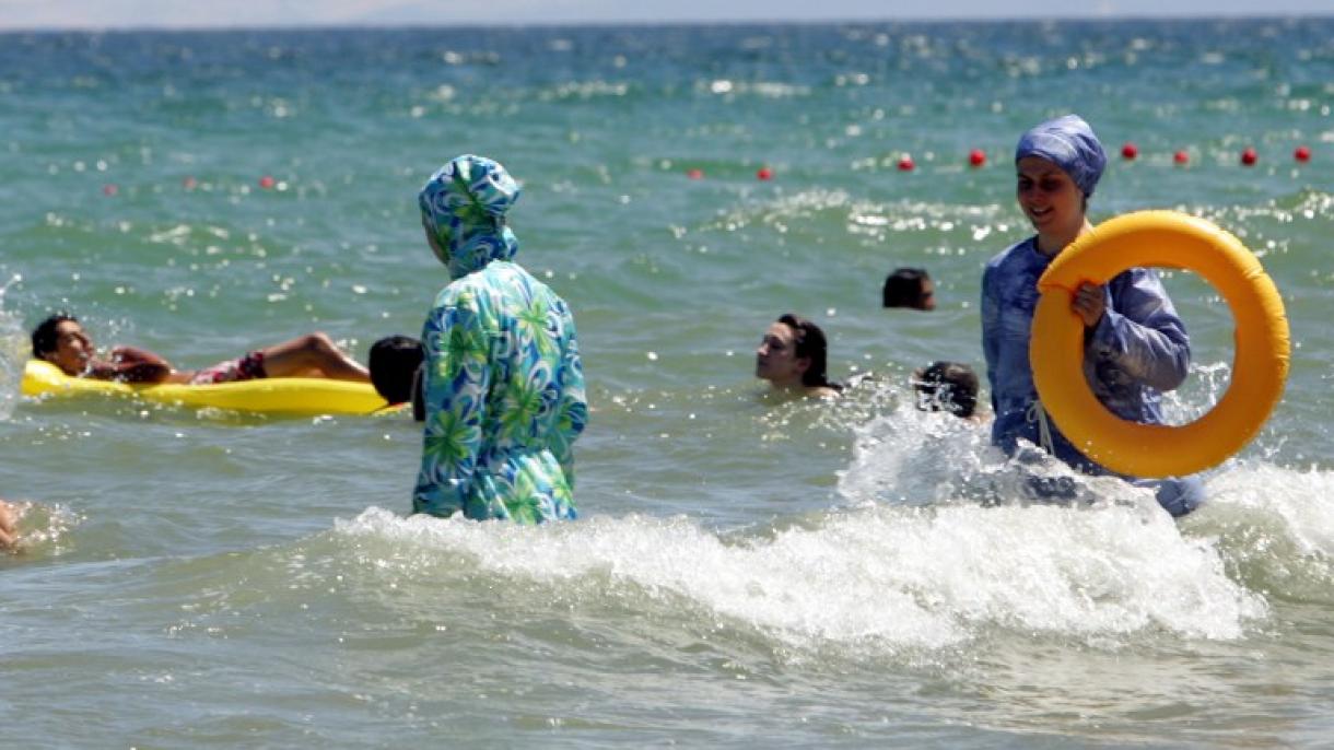 France: un autre maire interdit le burkini après des violences en Corse