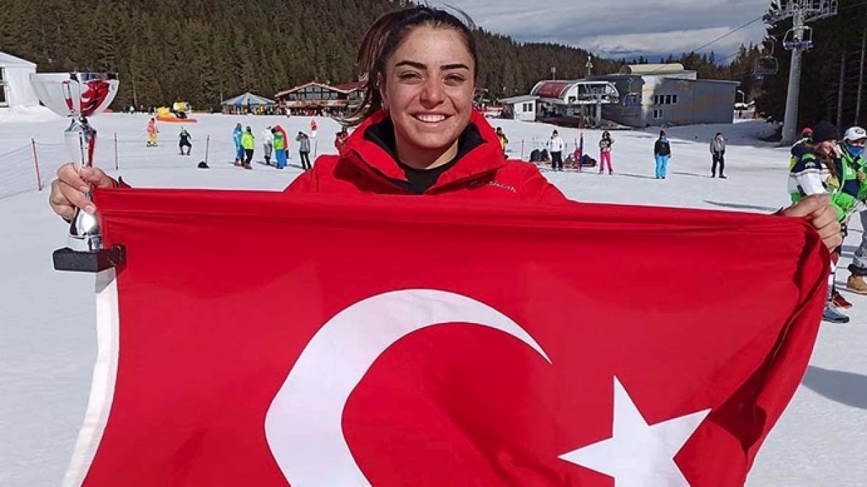 Atleta turco ganha medalha de bronze na Copa da Federação Internacional de Esqui