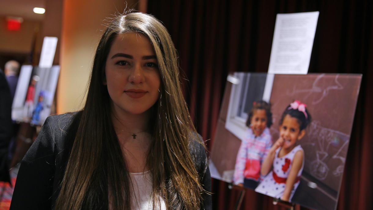 土耳其姑娘在美国举办图片展 引起巨大震动