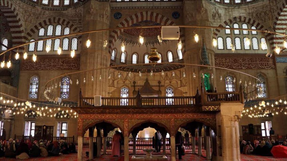 مسجد تاریخی سلیمیه؛ نمازگزاران و گردشگران را شیفته خود می‌کند
