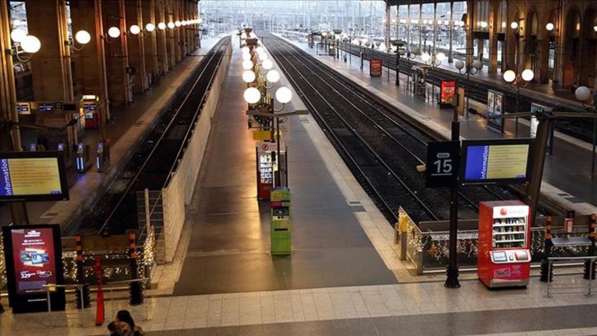 France : la grève contre la réforme des retraites paralyse tout le pays