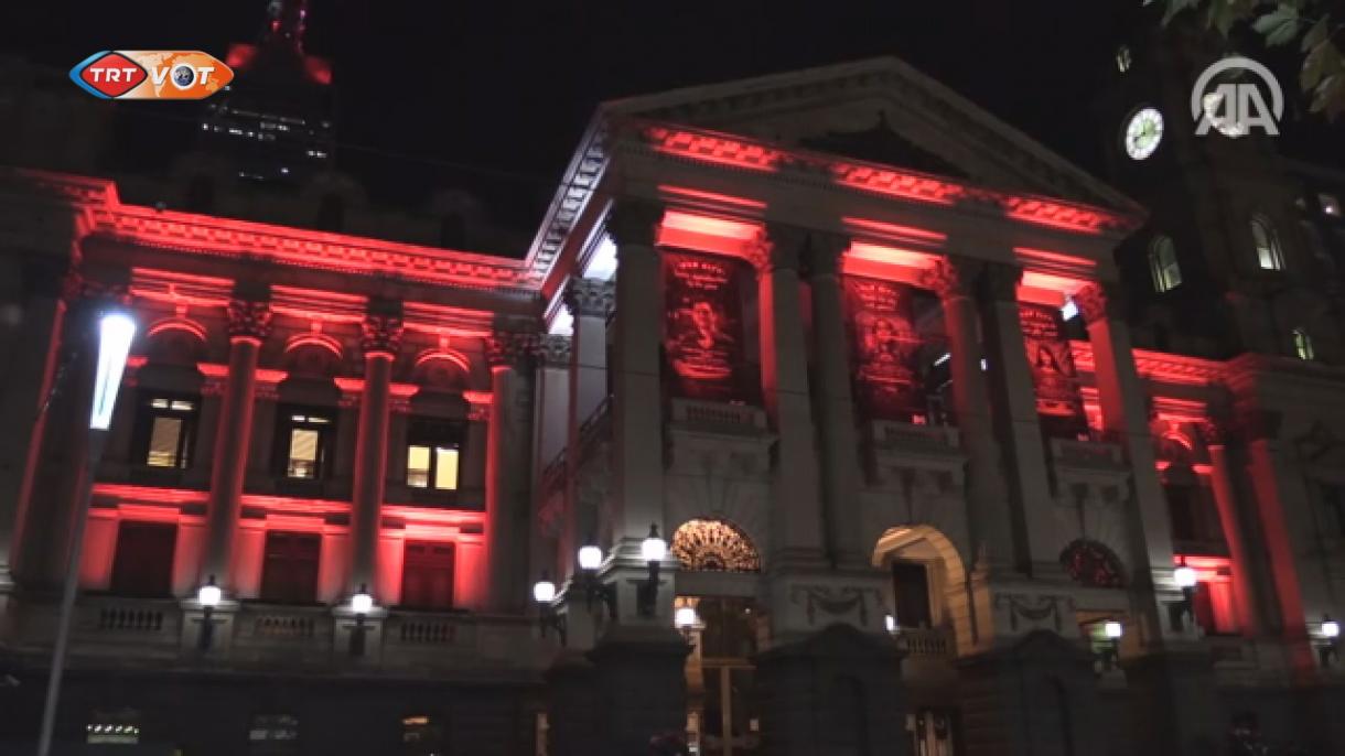 澳大利亚某些大楼被打上土耳其国旗的红白两色灯光
