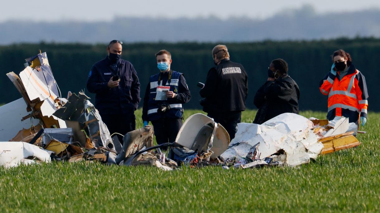 France: 4 morts dans le crash d'un avion à Paris