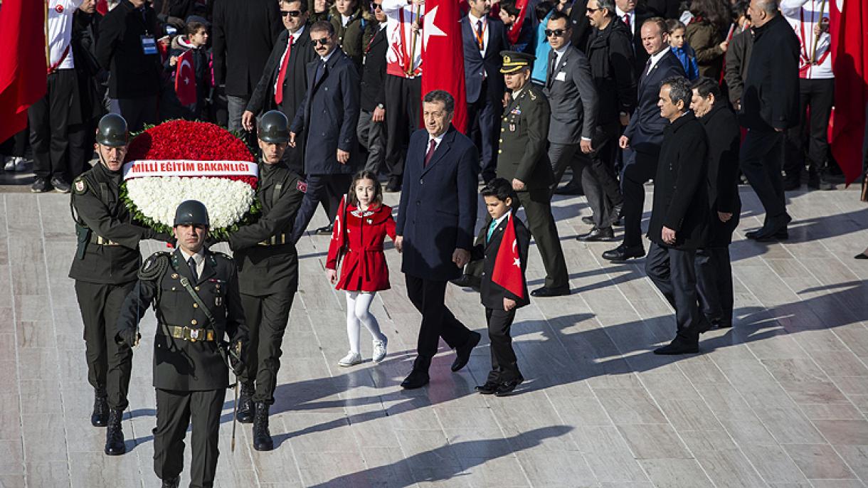23 Nisan Milli Eğitim Bakanı Ziya Selçuk.jpg