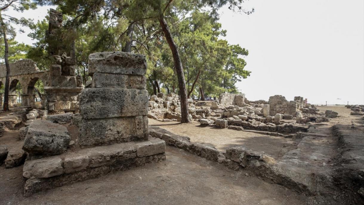 Desentierran toda la calle principal de la ciudad antigua de Phaselis en Antalya
