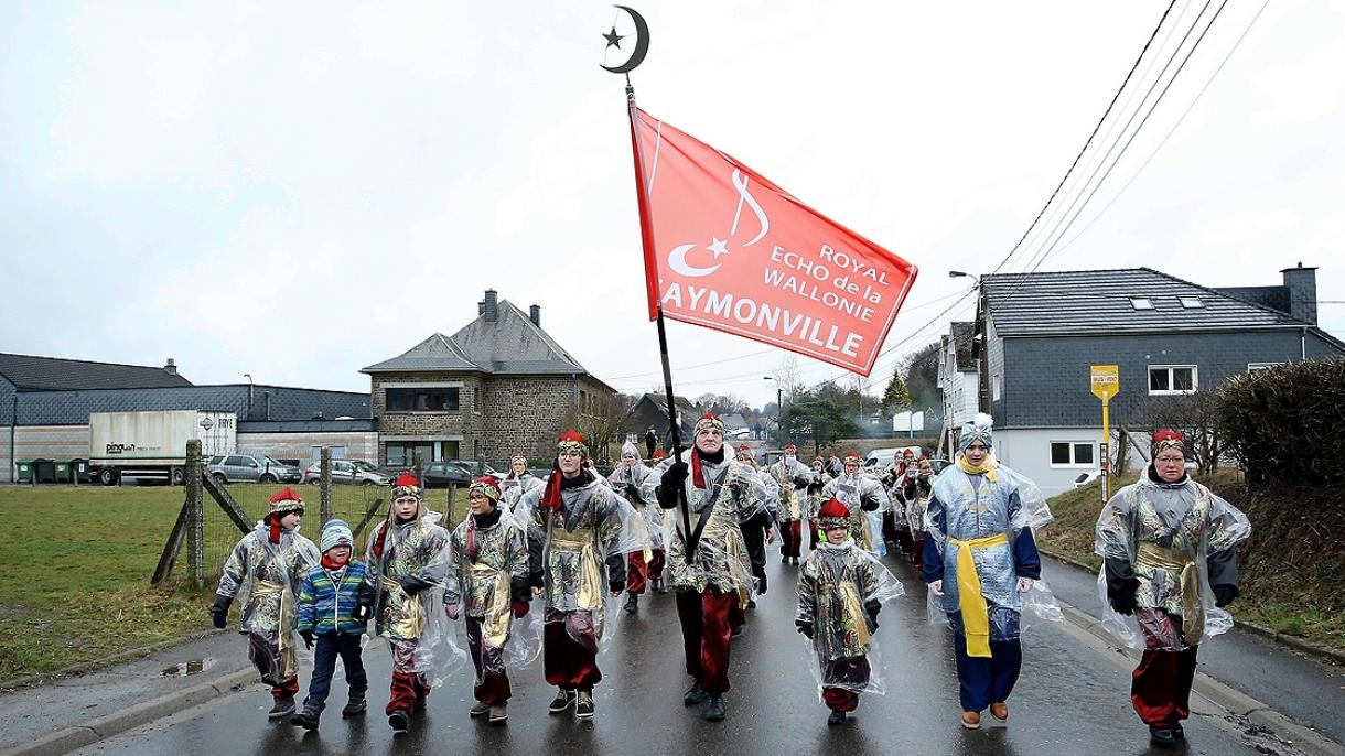 برگزاری کارنیوال عنعنوی در روستای تورک در بلژیک