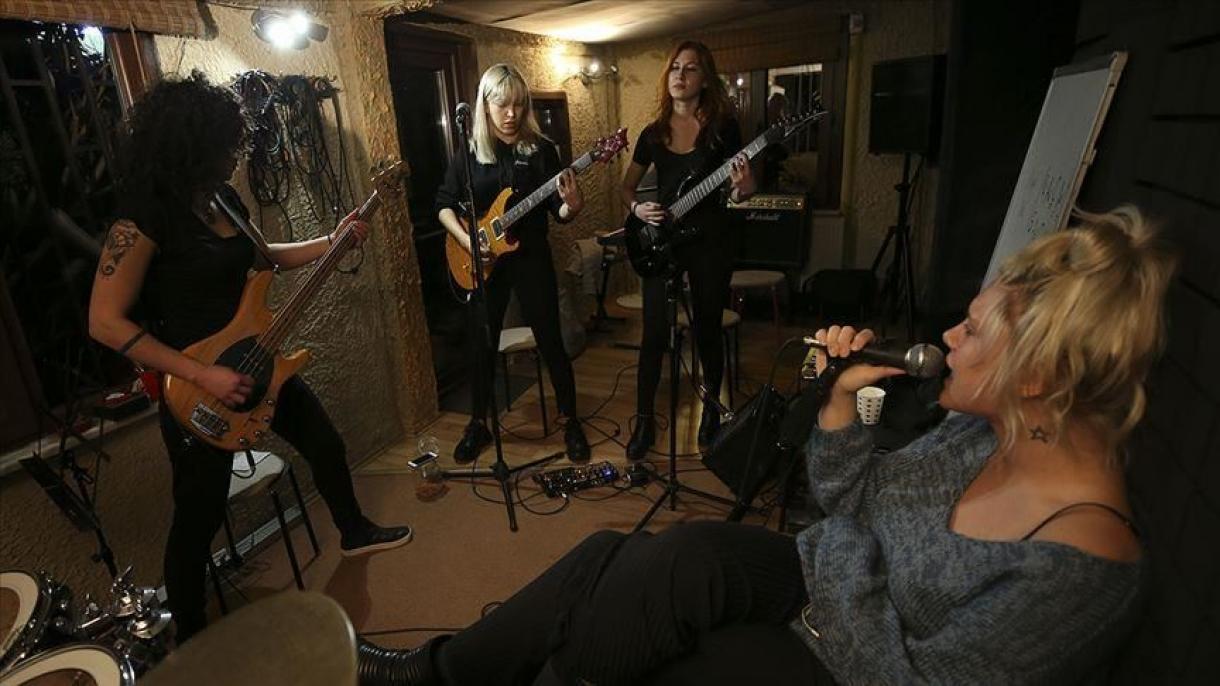 Turquie : les femmes "rockent" les préjugés machistes