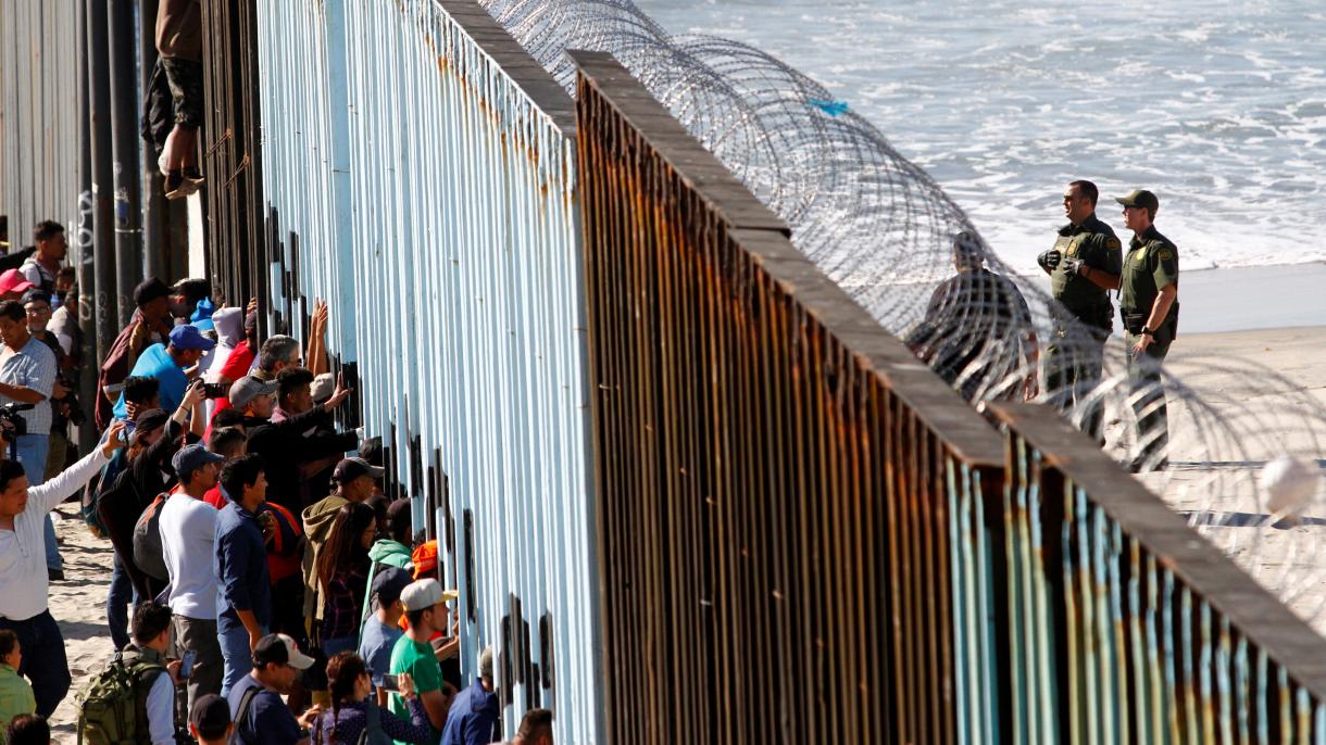 Migrantes centroamericanos comienzan a concentrarse a las puertas de EE.UU.