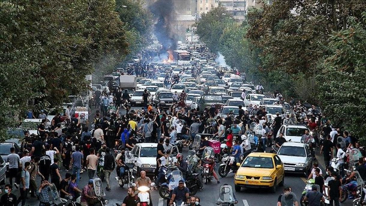 Протестите в Иран продължават...