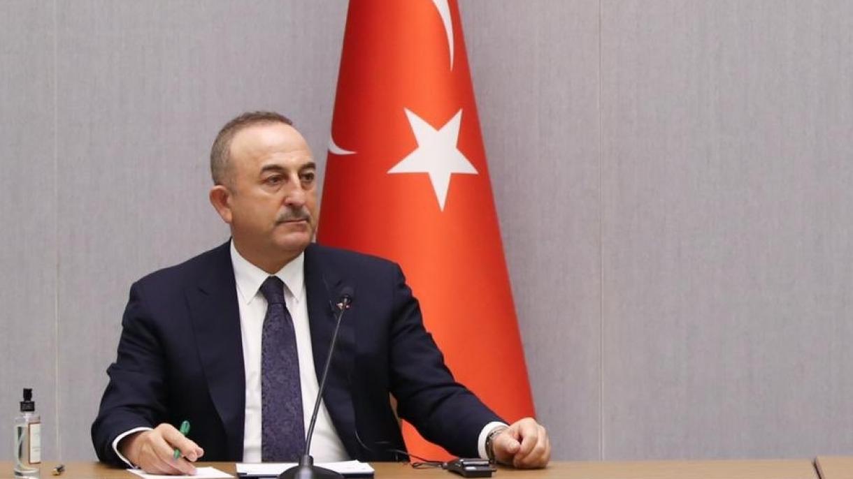 Çavuşoglu destaca a importância da cooperação econômica com o Turcomenistão e o Uzbequistão