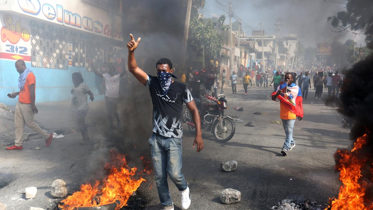 海地举行反腐示威活动