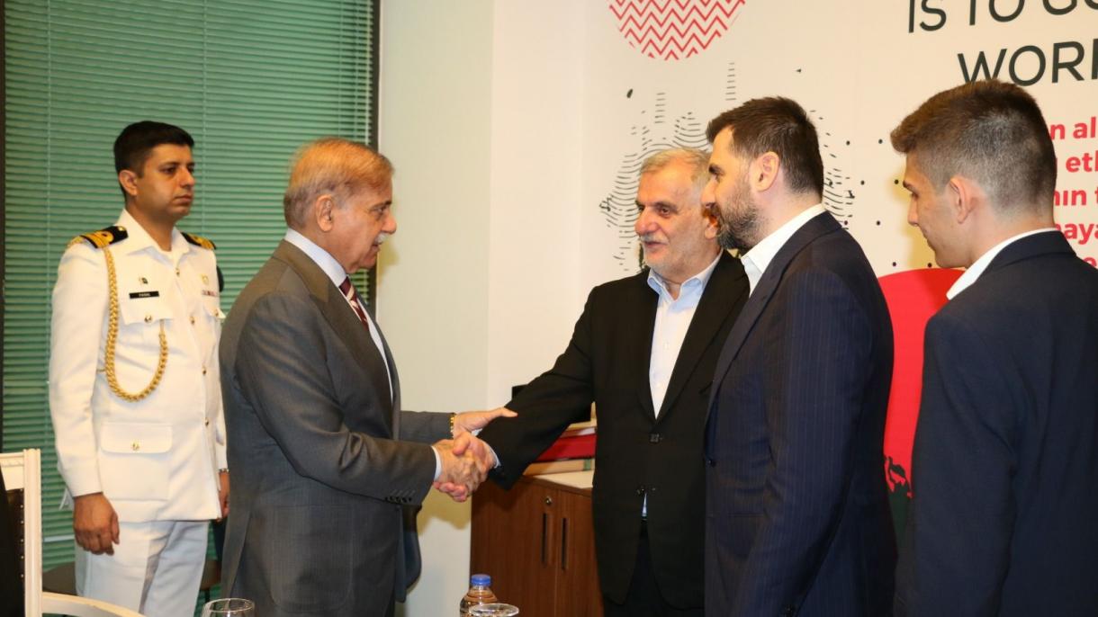 sahbaz serif ankara'da turk is insanlariyla.jpg
