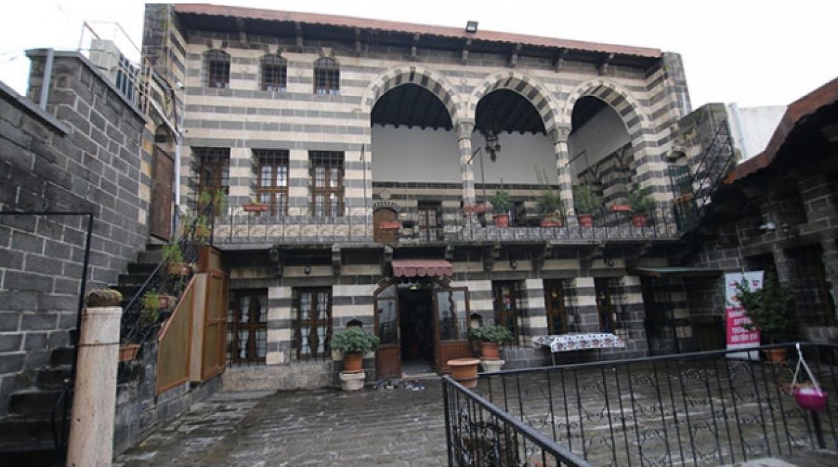 Las mansiones de 400 años de Diyarbakır de nuevo se encontraron con la vida