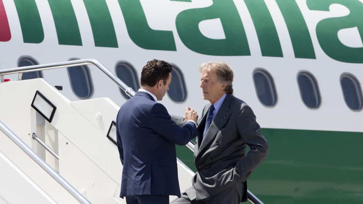 Alitalia, Intesa farà solo banca, Calenda: errore testa ad Abu Dhabi